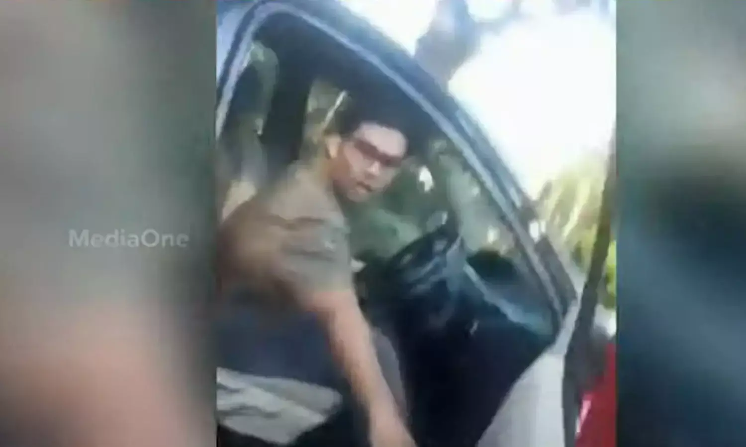 അപകടകരമായ ഡ്രൈവിങ് ചോദ്യം ചെയ്തു; മലപ്പുറത്ത് സഹോദരിമാർക്ക് നടുറോഡിൽ മർദനം