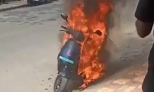 തീ പിടിച്ച് പൊട്ടിത്തെറിക്കൽ; ഓല 1441 ഇലക്ട്രിക് സ്കൂട്ടറുകൾ തിരിച്ചുവിളിച്ചു