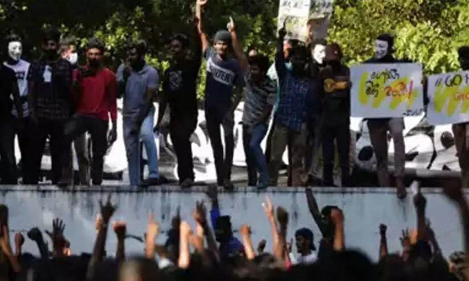 ശ്രീലങ്കയിൽ പ്രതിഷേധം തുടരുന്നു