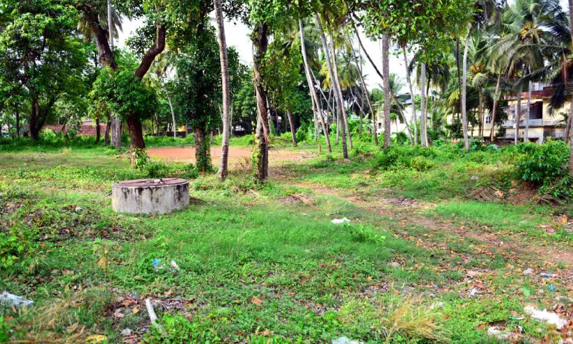 കോഴിക്കോടിന് ആധുനിക കൺവെൻഷൻ സെന്‍റർ: നഗരഹൃദയത്തിൽ കോടികളുടെ ഭൂമി വെറുതെ കിടക്കുന്നു