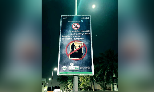 യാചകർക്കെതിരെ മുന്നറിയിപ്പ് ബോർഡുമായി പൊലീസ്