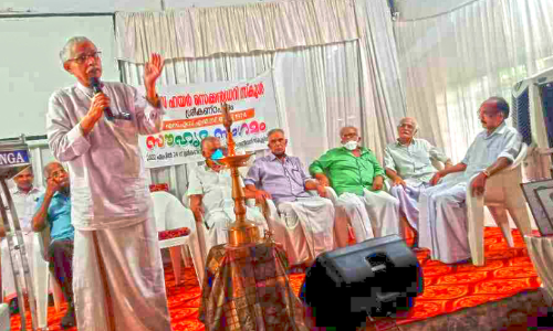 ഓർമകളുടെ തിരുമുറ്റത്ത് അവർ ഒത്തുകൂടി; 48 വർഷങ്ങൾക്ക് ശേഷം