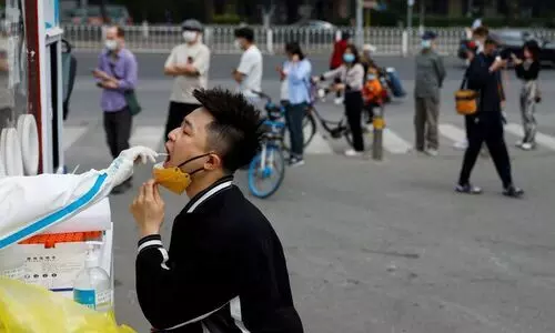 ബീജിങ്ങിലും ലോക്ഡൗണുണ്ടാകുമെന്ന് ഭയം; സാധനങ്ങൾക്കായി തിരക്ക് കൂട്ടി ജനങ്ങൾ