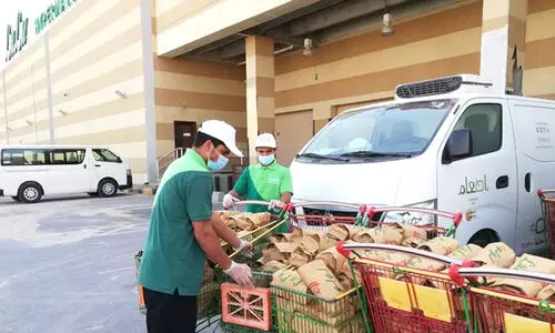 ഫിത്വ്​ർ സകാത്​ വിതരണത്തിന്​ ചാരിറ്റി സംഘടനകളുമായി കൈകോർത്ത്​ ലുലു