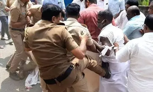 ബൂട്ടിട്ട്​ ചവിട്ടിയ പൊലീസുകാരനെതിരെ അന്വേഷണത്തിന് മനുഷ്യാവകാശ കമീഷൻ ഉത്തരവ്