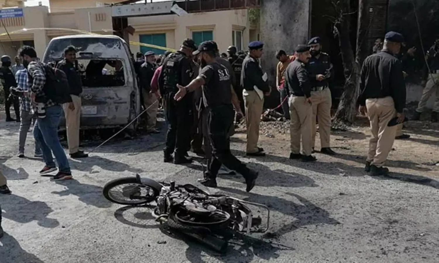 കറാച്ചി സർവകലാശാല പരിസരത്ത് സ്ഫോടനം; ചൈനീസ് പൗരന്മാരടക്കം നാലു മരണം