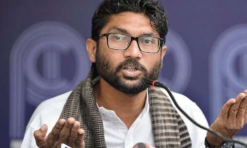 ജിഗ്നേഷ് മേവാനി വീണ്ടും അറസ്റ്റിലായത് വനിത കോൺസ്റ്റബിളിനെ കൈയ്യേറ്റം ചെയ്യാൻ ശ്രമിച്ചെന്ന പരാതിയിൽ