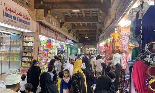 നാടും നഗരവും പെരുന്നാൾ തിരക്കിലേക്ക്