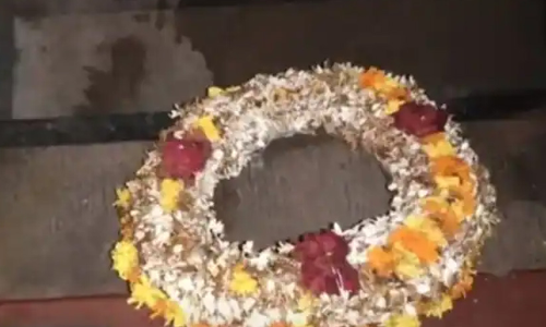 ഹരിദാസൻ വധക്കേസ്: പ്രതിയുടെ വീട്ടിൽ റീത്തും ചന്ദനത്തിരികളും