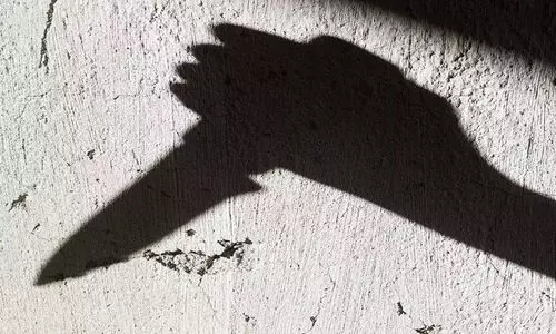 പ്രണയാഭ്യാർഥന നിരസിച്ചു; 20കാരിയെയും മാതാപിതാക്കളെയും വഴിയിൽ കഴുത്തറുത്ത് കൊന്നു