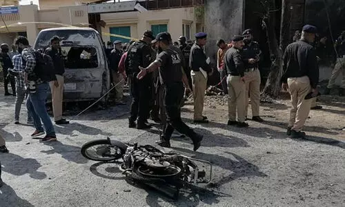 കറാച്ചി സർവകലാശാല പരിസരത്ത് സ്ഫോടനം; ചൈനീസ് പൗരന്മാരടക്കം നാലു മരണം