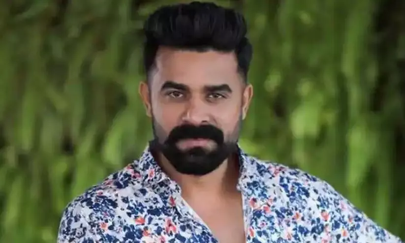 വിജയ് ബാബുവിനെതിരെ യുവതിയുടെ ബലാത്സംഗ പരാതി; ഇര ഞാനാണ് എന്ന് നടൻ വിജയ് ബാബുവിനെതിരെ യുവതിയുടെ ബലാത്സംഗ പരാതി; ഇര ഞാനാണ് എന്ന് നടൻ