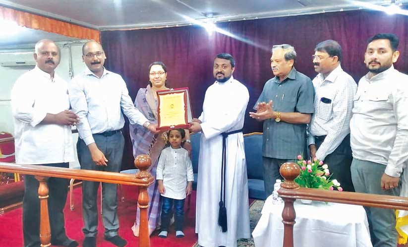 ഫാ. ബ്ലെസ്സന് സെൻറ് ജോൺസ് ഇടവക യാത്രയയപ്പ് നൽകി ഫാ. ബ്ലെസ്സന് സെൻറ് ജോൺസ് ഇടവക യാത്രയയപ്പ് നൽകി