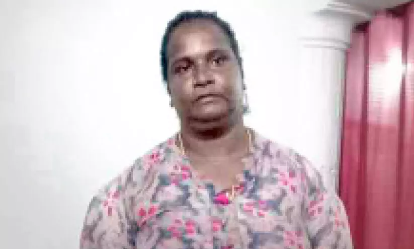 കഞ്ചാവുമായി യുവതി പിടിയില് കഞ്ചാവുമായി യുവതി പിടിയില്