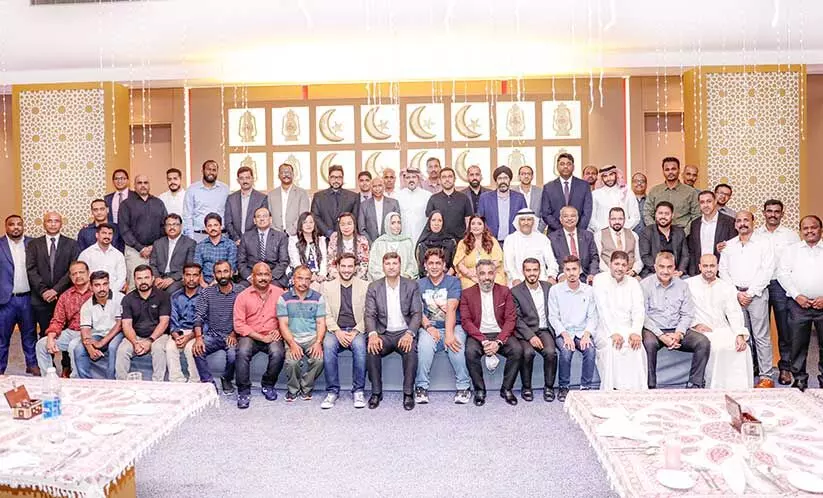 വൈ.കെ.എ മികച്ച ജീവനക്കാരെ ആദരിച്ചു വൈ.കെ.എ മികച്ച ജീവനക്കാരെ ആദരിച്ചു