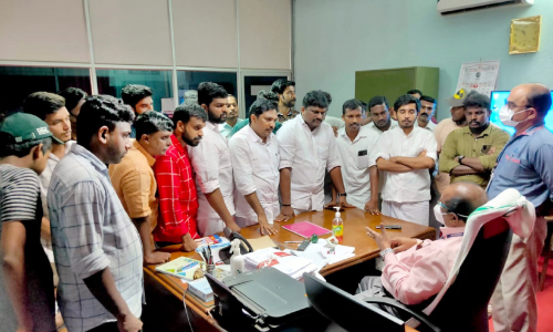 കാത്ത് ലാബ് കേടുവരുത്തിയെന്ന്    മെഡിക്കൽ കോളജ് പ്രിൻസിപ്പലിനെ ഉപരോധിച്ചു