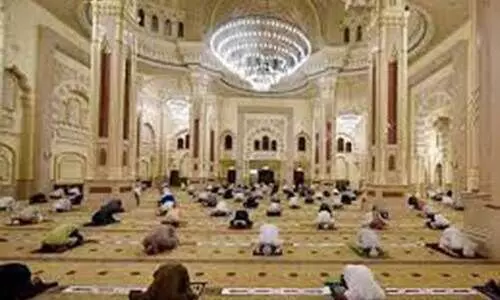 പള്ളികൾ പണിയുന്നതിന് കരാറിലൊപ്പിട്ടു