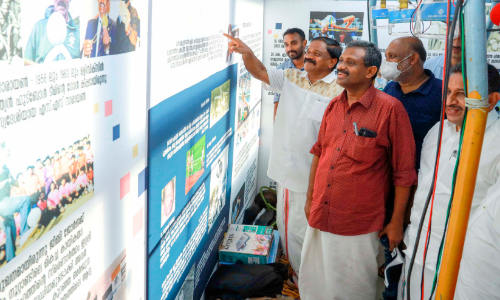 കായിക കേരള ചിത്രങ്ങളുമായി എത്തിയ  ഫോട്ടോ വണ്ടിക്ക് ഉജ്ജ്വല സ്വീകരണം