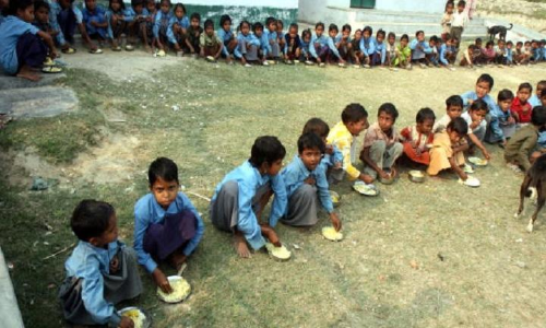 വിവരാവകാശ അപേക്ഷക്ക് മറുപടി നൽകിയില്ല; യു.പി ഉദ്യോഗസ്ഥനോട് കുട്ടികൾക്ക് ഉച്ചഭക്ഷണം കൊടുക്കാൻ ആവശ്യപ്പെട്ടു