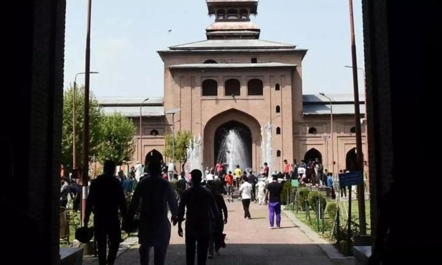 ശ്രീനഗർ ജുമാമസ്ജിദിൽ അവസാന വെള്ളി പ്രാർഥന വിലക്കി ഭരണകൂടം