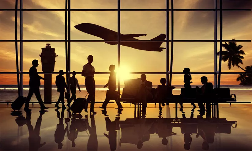 ആകാശയാത്രക്ക് ഒത്തുകളിച്ച് പിഴിയൽ; വിമാനക്കമ്പനികളും ട്രാവൽ ഏജൻസികളും യാത്രക്കാരെ ചൂഷണം ചെയ്യുന്നു