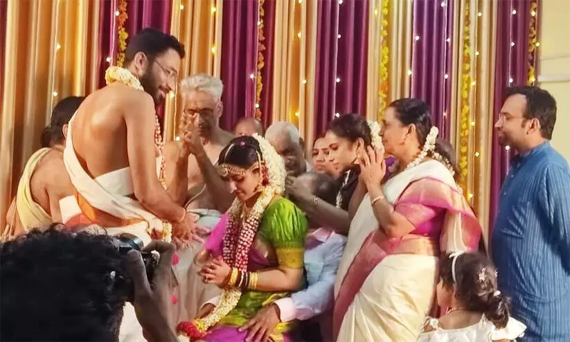 ഡോ. രേണു രാജും ശ്രീറാം വെങ്കിട്ടരാമനും ചോറ്റാനിക്കരയിൽ വിവാഹിതരായി