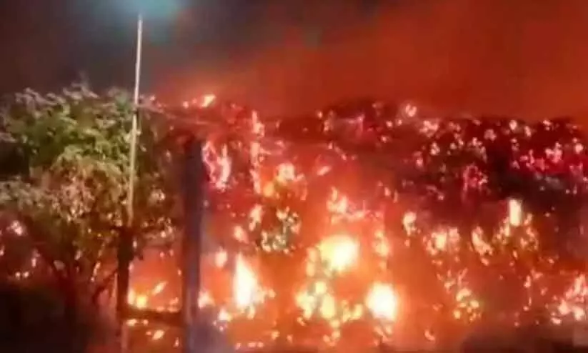 ചെന്നൈയിൽ മാലിന്യം നിക്ഷേപിക്കുന്ന സ്ഥലത്ത് വൻ തീപിടിത്തം ചെന്നൈയിൽ മാലിന്യം നിക്ഷേപിക്കുന്ന സ്ഥലത്ത് വൻ തീപിടിത്തം