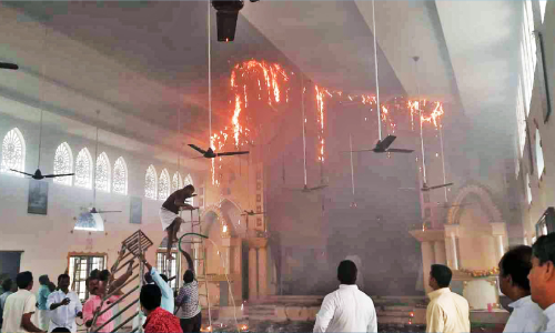 പള്ളിക്കെട്ടിടത്തിന് തീപിടിച്ചു പള്ളിക്കെട്ടിടത്തിന് തീപിടിച്ചു