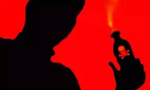 ഭാര്യയെ വഴിയിൽ തടഞ്ഞുനിർത്തി ആസിഡ് ഒഴിച്ചു; യുവാവിനെതിരെ കേസ്