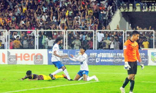 മലപ്പുറത്ത് കേരളത്തിന്റെ ആറാട്ട്; കർണാടകയെ 7-3ന് തകർത്ത് ഫൈനലിൽ