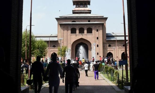 ശ്രീനഗർ ജുമാമസ്ജിദിൽ അവസാന വെള്ളി പ്രാർഥന വിലക്കി ഭരണകൂടം