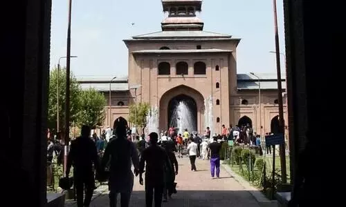 ശ്രീനഗർ ജുമാമസ്ജിദിൽ അവസാന വെള്ളി പ്രാർഥന വിലക്കി ഭരണകൂടം