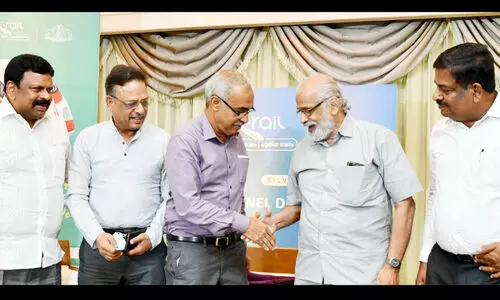 സി​ൽ​വ​ർ​ലൈ​ൻ സം​വാ​ദം: കല്ലിടലിനും സ്ഥലമെടുപ്പിനും വിമർശനം