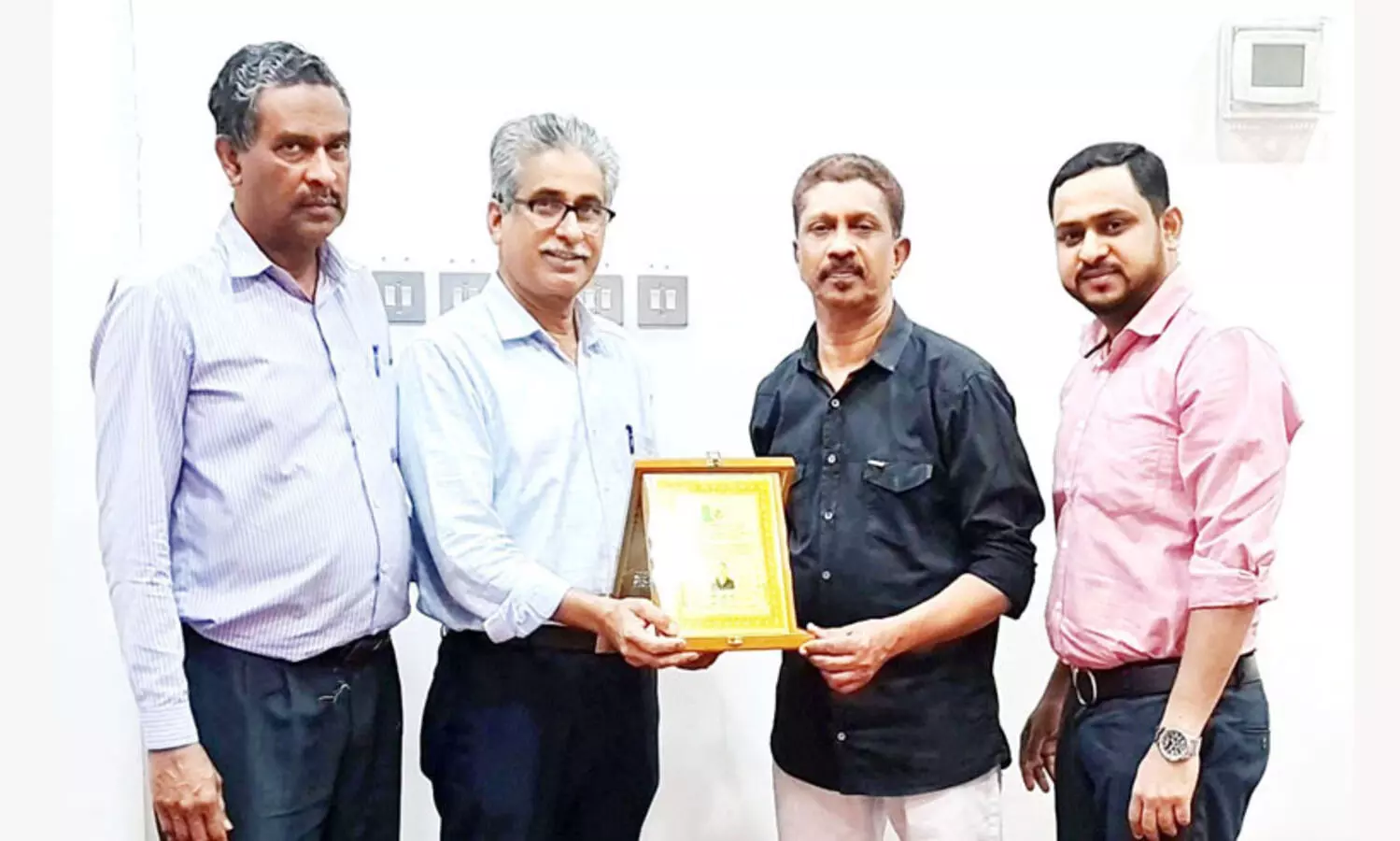 ടി. ​അ​ബ്ദു​ൽ ഖാ​ദ​റി​ന്‌ യാ​ത്ര​യ​യ​പ്പ്‌