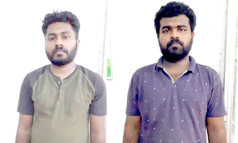 സ്ത്രീകളെന്ന വ്യാജേന തട്ടിപ്പ്: സഹോദരങ്ങള്‍ അറസ്റ്റില്‍