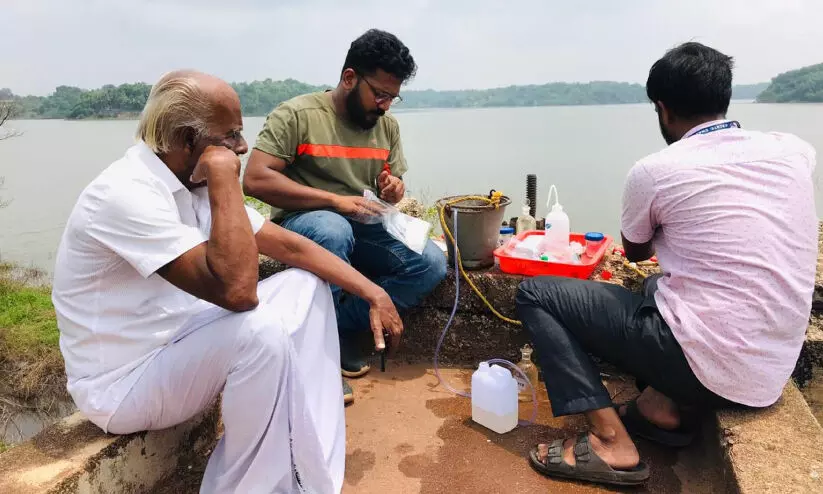 ശാസ്താംകോട്ട തടാകത്തിന്റെ നിറം മാറ്റം; പരിശോധന നടത്തി ശാസ്താംകോട്ട തടാകത്തിന്റെ നിറം മാറ്റം; പരിശോധന നടത്തി