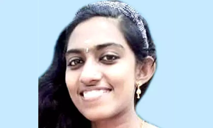 സ്‌കൂട്ടര്‍ നിയന്ത്രണം തെറ്റി വീണ് അപകടം; യുവതി മരിച്ചു