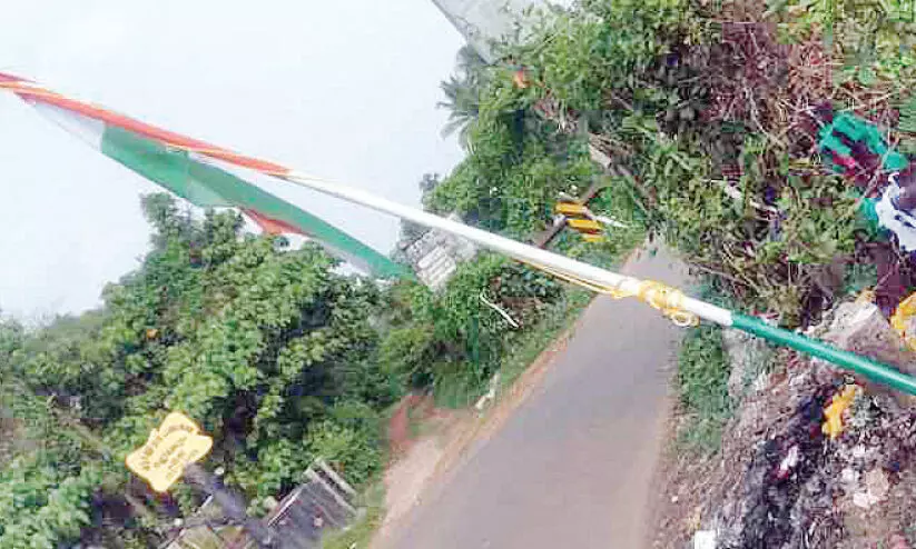 എളവള്ളി കോൺഗ്രസ് മണ്ഡലം കമ്മിറ്റി ഓഫിസ് നശിപ്പിച്ചു എളവള്ളി കോൺഗ്രസ് മണ്ഡലം കമ്മിറ്റി ഓഫിസ് നശിപ്പിച്ചു