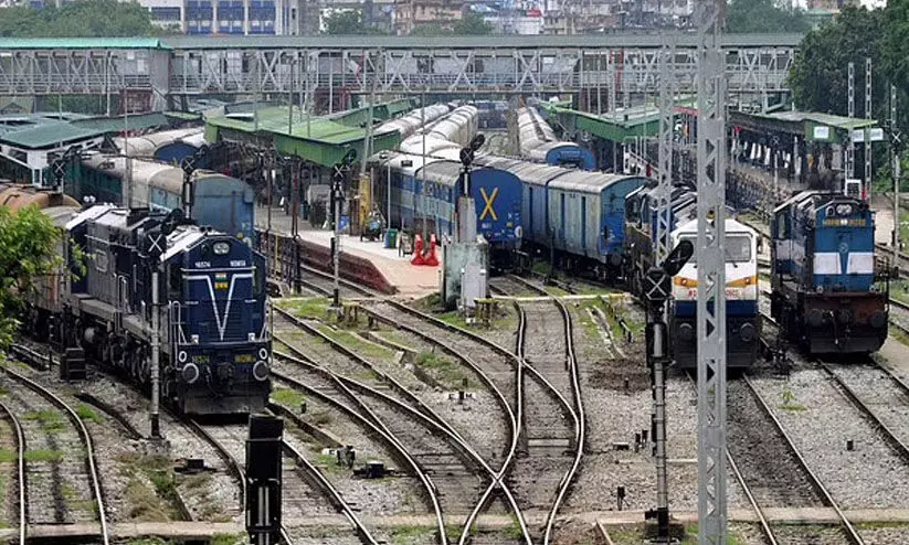 ക്ഷാമം രൂക്ഷം; കൽക്കരി എത്തിക്കുന്നത് സുഗമമാക്കാൻ രാജ്യത്ത് 657 ട്രെയിനുകൾ റദ്ദാക്കി ക്ഷാമം രൂക്ഷം; കൽക്കരി എത്തിക്കുന്നത് സുഗമമാക്കാൻ രാജ്യത്ത് 657 ട്രെയിനുകൾ റദ്ദാക്കി