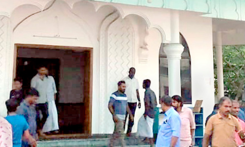 ഇടവേളക്കുശേഷം ഒരുമയുടെ തിരക്കിൽ  റമദാൻ ആരാധന; പെരുന്നാളും...