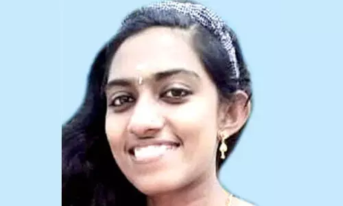 സ്‌കൂട്ടര്‍ നിയന്ത്രണം തെറ്റി വീണ് അപകടം; യുവതി മരിച്ചു