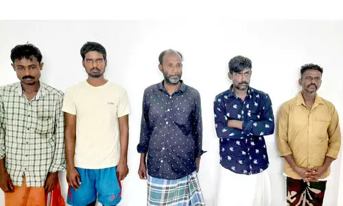 ബോംബ് ശേഖരം: അഞ്ചുപേർ പിടിയിൽ