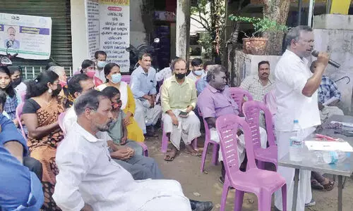 ദലിത് കുടുംബങ്ങളുടെ വഴി അടച്ചുകെട്ടിയതിൽ പ്രതിഷേധം