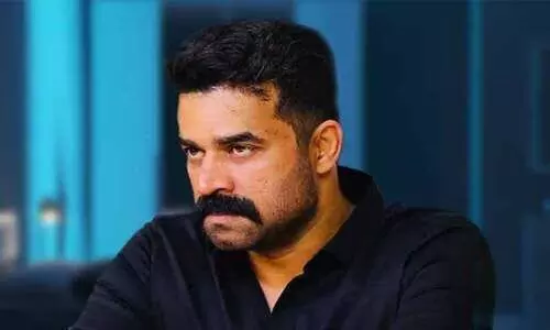 മുപ്പത് മിനിറ്റിന്‍റെ പരിചയത്തിൽ അയാളെന്നെ ചുംബിക്കാൻ തുനിഞ്ഞു; വിജയ് ബാബുവിനെതിരെ ലൈംഗികാതിക്രമ പരാതിയുമായി മറ്റൊരു യുവതി