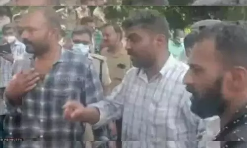 ദേഹത്ത് പെട്രോൾ ഒഴിച്ച് പ്രതികൾ, വെള്ളം ചീറ്റി ഫയർഫോഴ്സ് സംഘം; സെക്രട്ടേറിയറ്റിന് മുന്നിൽ നാടകീയ രംഗങ്ങൾ