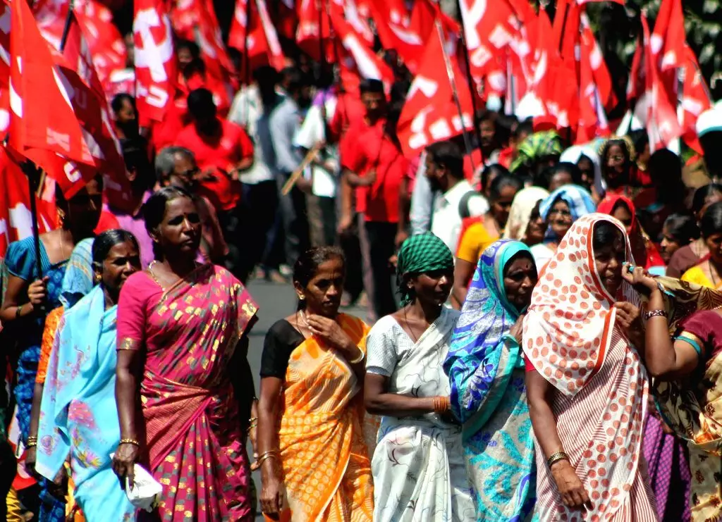 ഗതാഗതം സ്തംഭിക്കും: ബംഗളൂരുവിൽ മേയ്ദിന റാലിക്ക്  ഹൈകോടതി വിലക്ക്