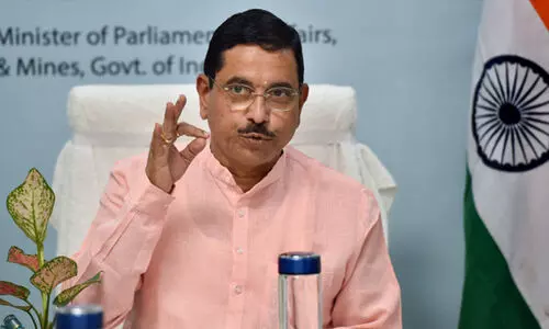 എ.എ.പിക്ക് കള്ളം പറയുന്ന ശീലമുണ്ട്; കൽക്കരി പ്രതിസന്ധിയുമായി ബന്ധപ്പെട്ട് മാന്‍ തന്നെ കണ്ടിട്ടില്ലെന്ന് പ്രഹ്ലാദ് ജോഷി