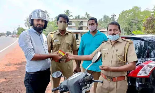 കാത്തിരിക്കുന്ന കണ്ണുകൾ നനയാതിരിക്കാൻ; മോട്ടോർ വാഹനവകുപ്പിന്റെ ജാഗ്രത സന്ദേശം ശ്രദ്ധേയമാവുന്നു