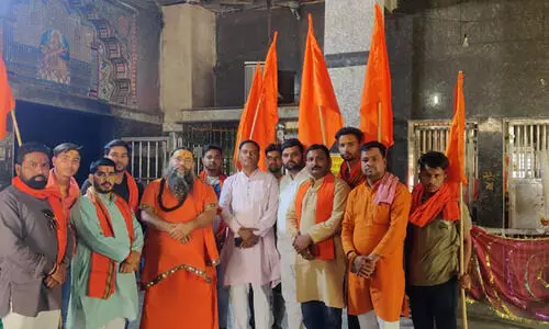 റെയിൽവേ വളപ്പിലെ ക്ഷേത്രം മാറ്റാൻ നോട്ടീസ് നൽകി; കൂട്ട ആത്മഹത്യ ഭീഷണിയുമായി തീവ്രഹിന്ദുത്വ പ്രവർത്തകർ