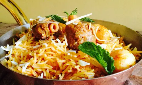 തു​പ്പ​ൽ ഭ​ക്ഷ​ണം, ഹ​ലാ​ൽ ജി​ഹാ​ദ്;  ഭ​ക്ഷ​ണ​ത്തി​ൽ ക​ല​ർ​ത്തു​ന്ന വം​ശീ​യ​മാ​യ രു​ചിചേ​രു​വ​ക​ൾ